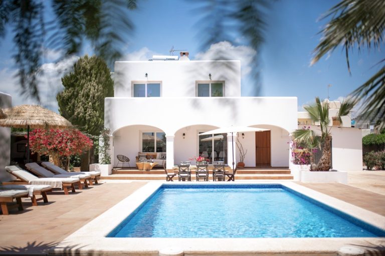 Villa with pool, loungers and pink flowering bougainvillea at Villa Seosel, villa to rent in San Jordi, Ibiza